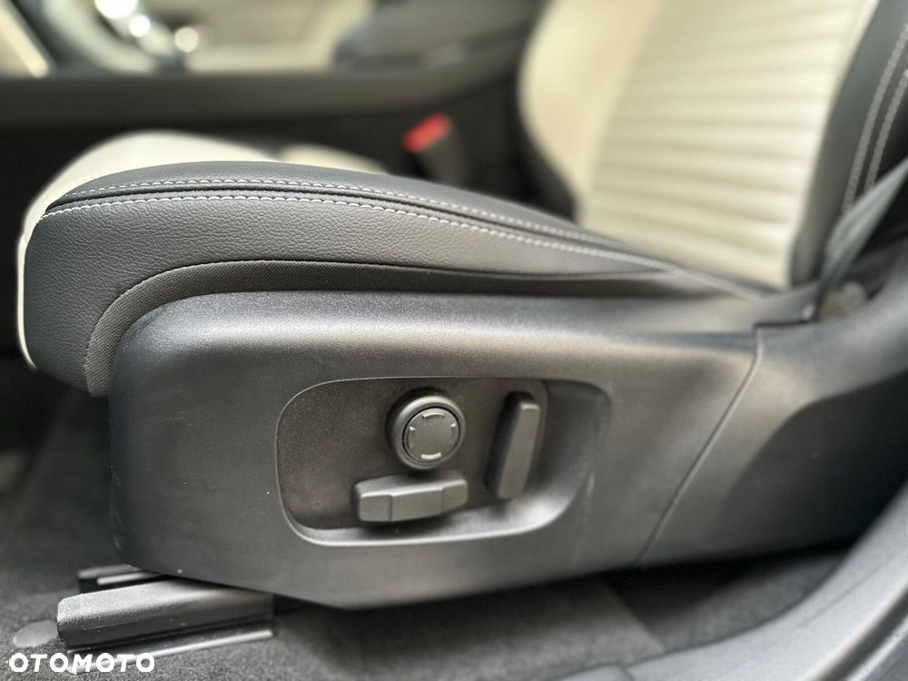 Land Rover Discovery Sport - 32