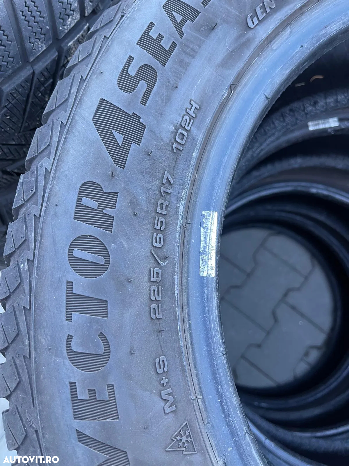 225 65 r17 Goodyear Allseason - 4