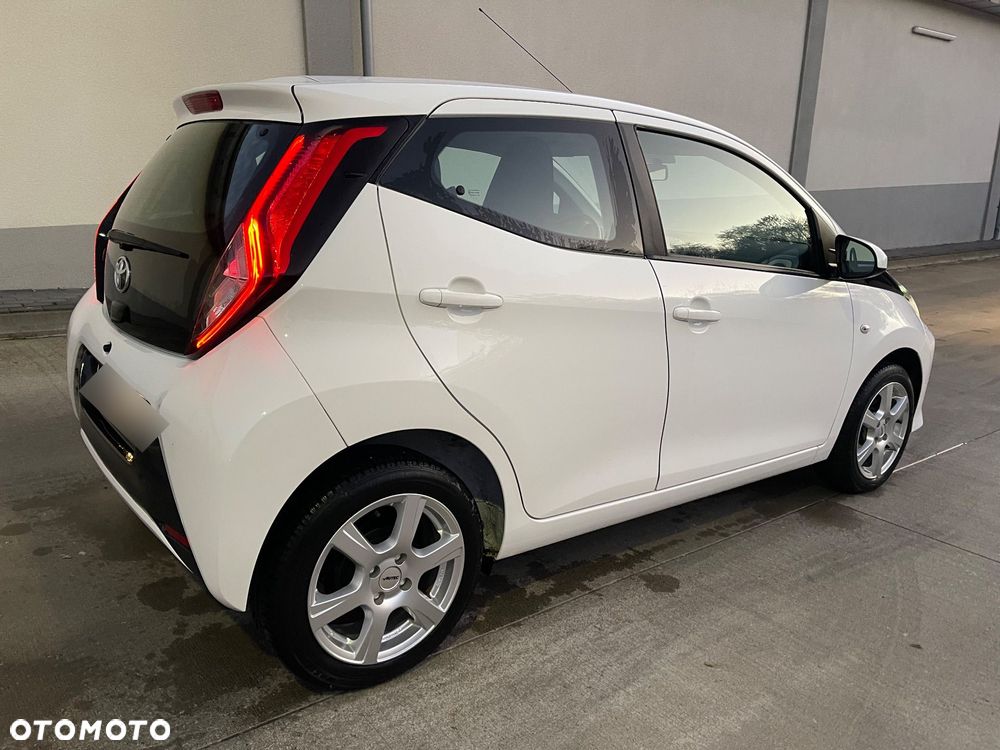 Toyota Aygo x.shift x-play connect - 4