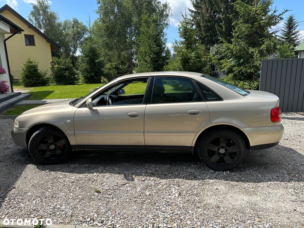 Audi A4 Limousine - 3