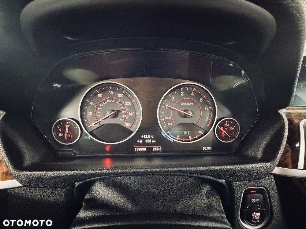 BMW Seria 3 330i xDrive Sport Line - 5
