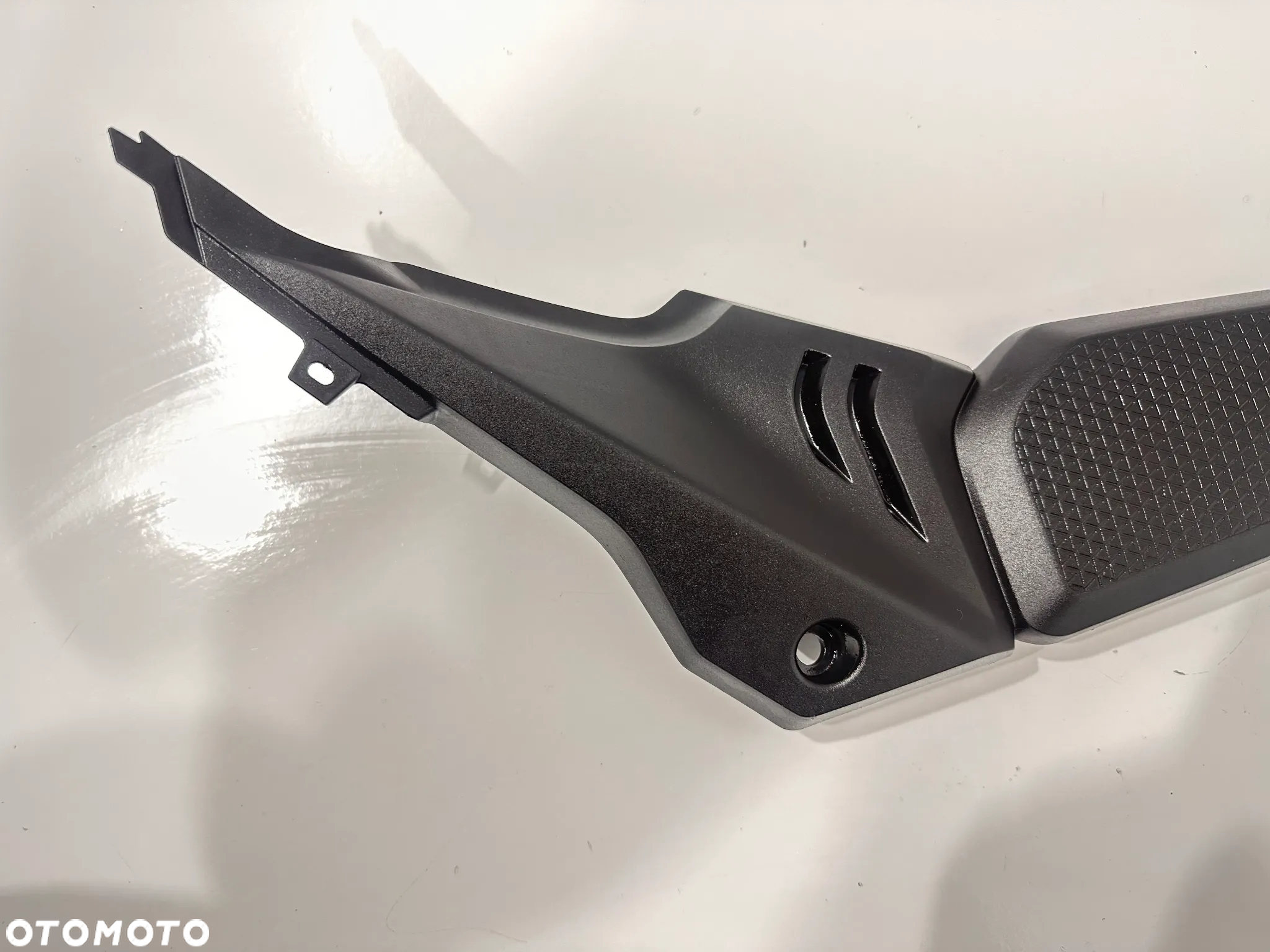 Wypełnienie boczek prawy Honda CB650R - 4