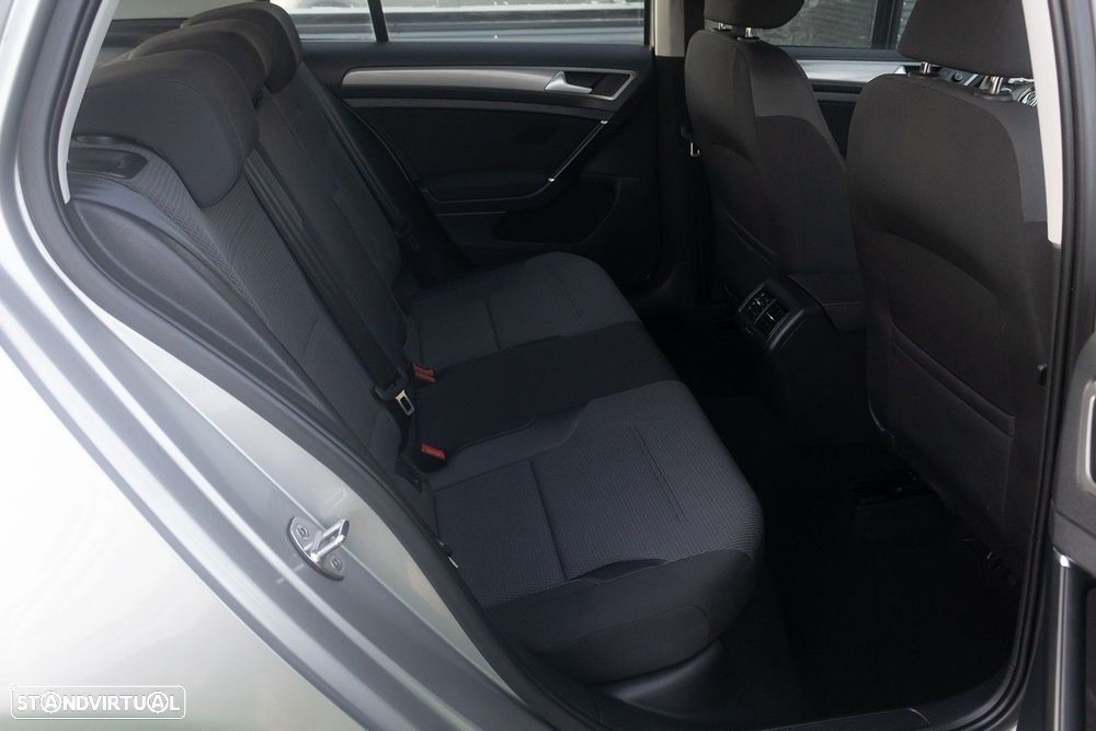 VW Golf 1.6 TDi Confortline DSG - 22
