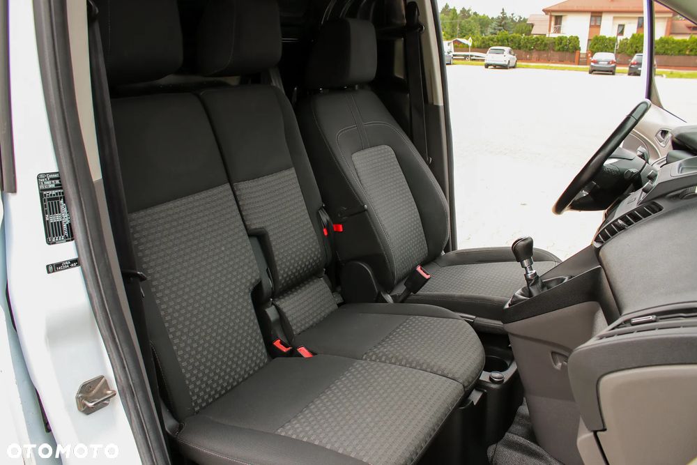 Ford Connect MAX - 21