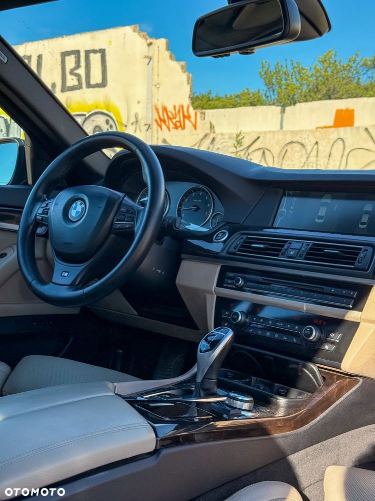 BMW Seria 5 550i xDrive - 20