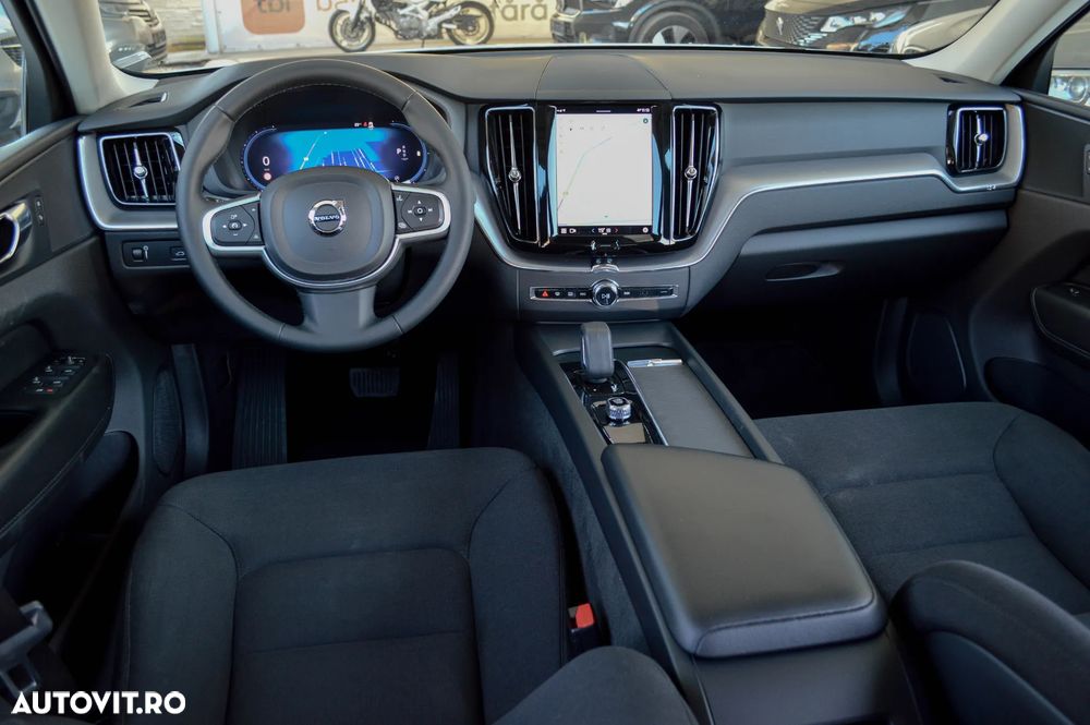 Volvo XC 60 B4 MHEV AT8 AWD Momentum Pro - 17