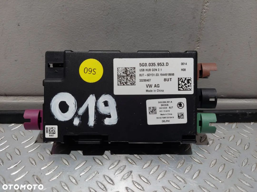 MODUŁ USB , HUB SKODA SUPER B NR 5G0035953D - 1
