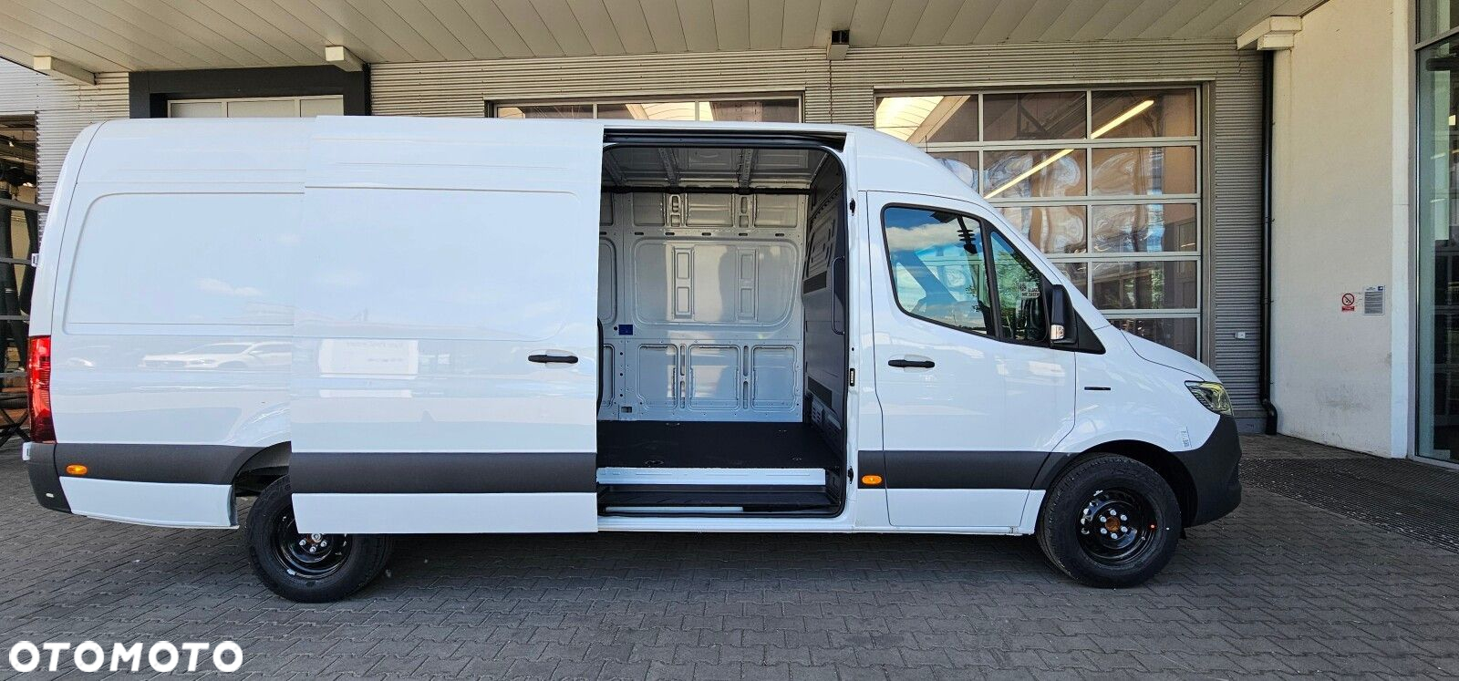 Mercedes-Benz Sprinter eSprinter 320 furgon długi PRO - 7
