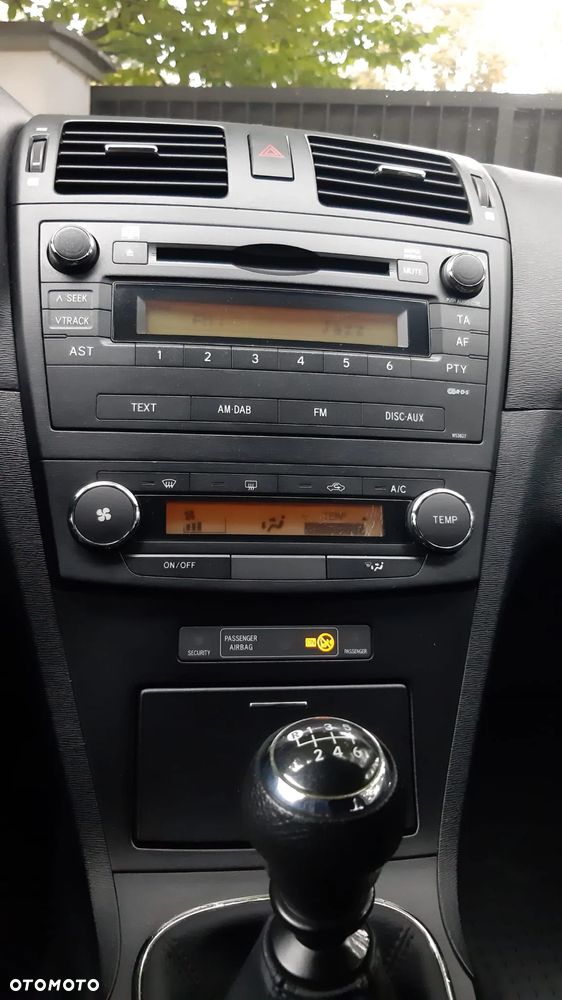 Toyota Avensis 1.6 Active - 26