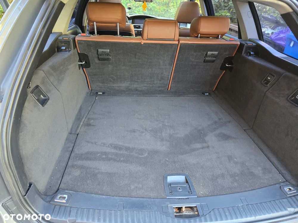 BMW Seria 5 525d - 38