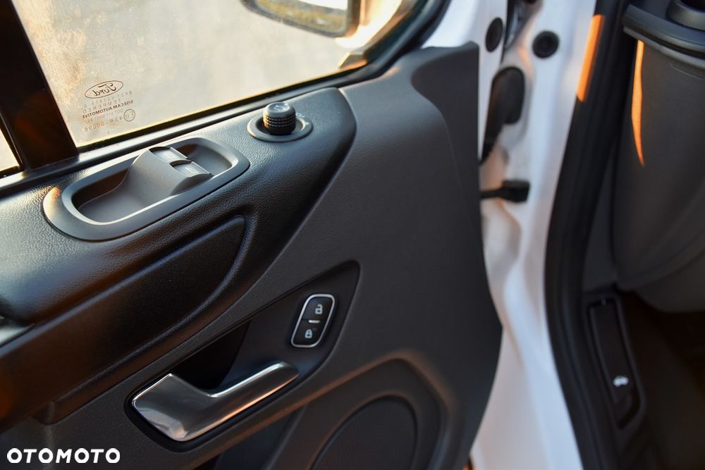 Ford TRANSIT CUSTOM 300 L2H1 - 20