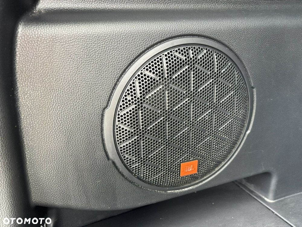 Toyota RAV4 2.5 Hybrid Black Edition by JBL 4x4 - 15