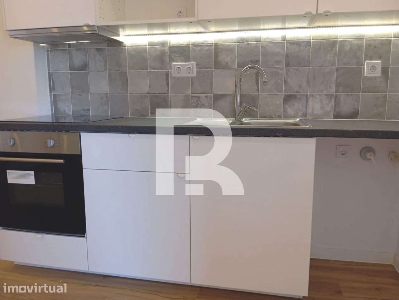 Apartamento T2 totalmente Remodelado c/ terraço em Queluz - Grande imagem: 5/19