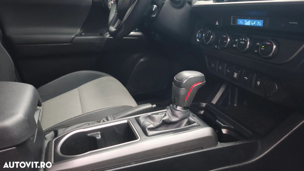 Toyota Tacoma - 15