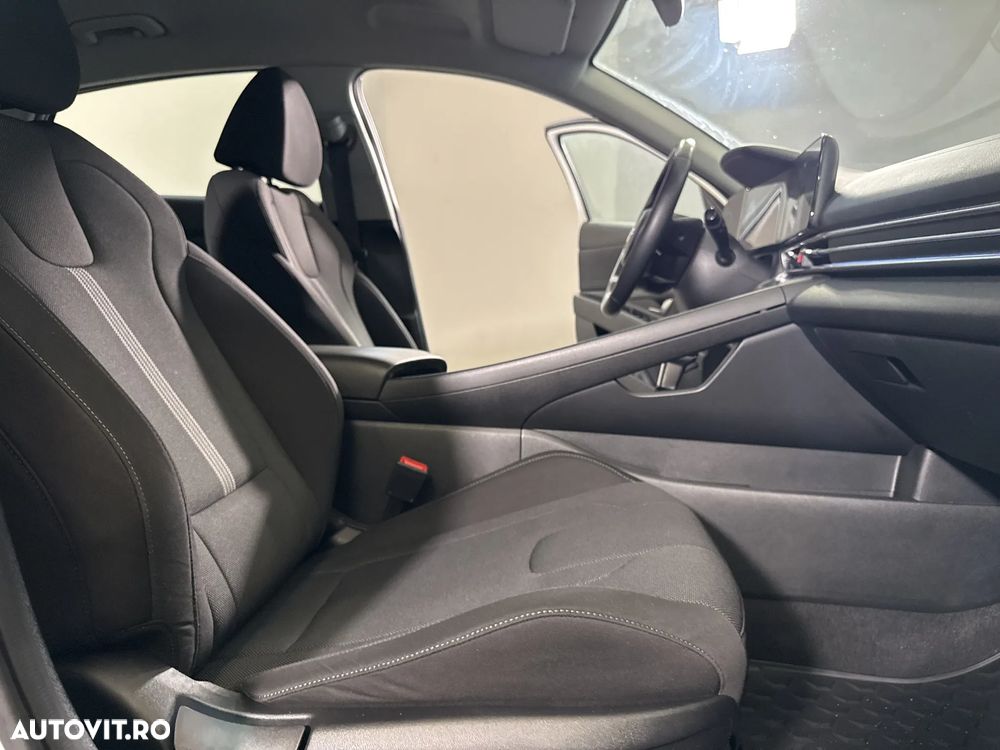 Hyundai Elantra - 12