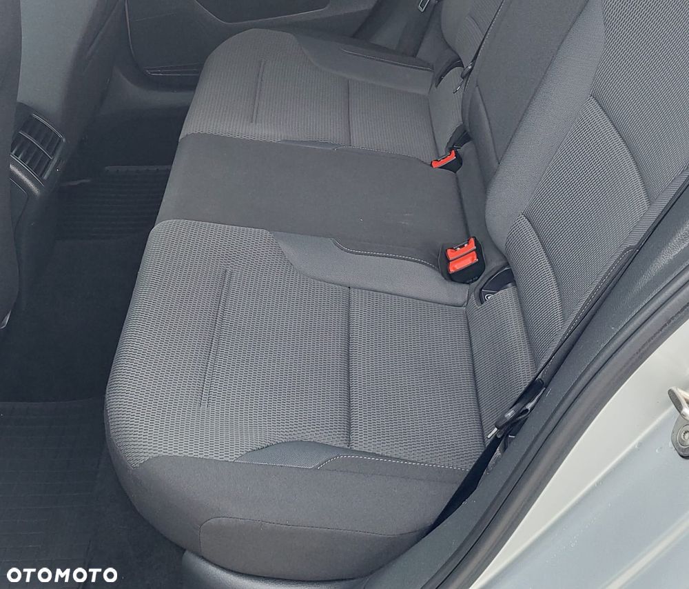 Volkswagen Golf 1.6 TDI BlueMotion Comfortline - 22