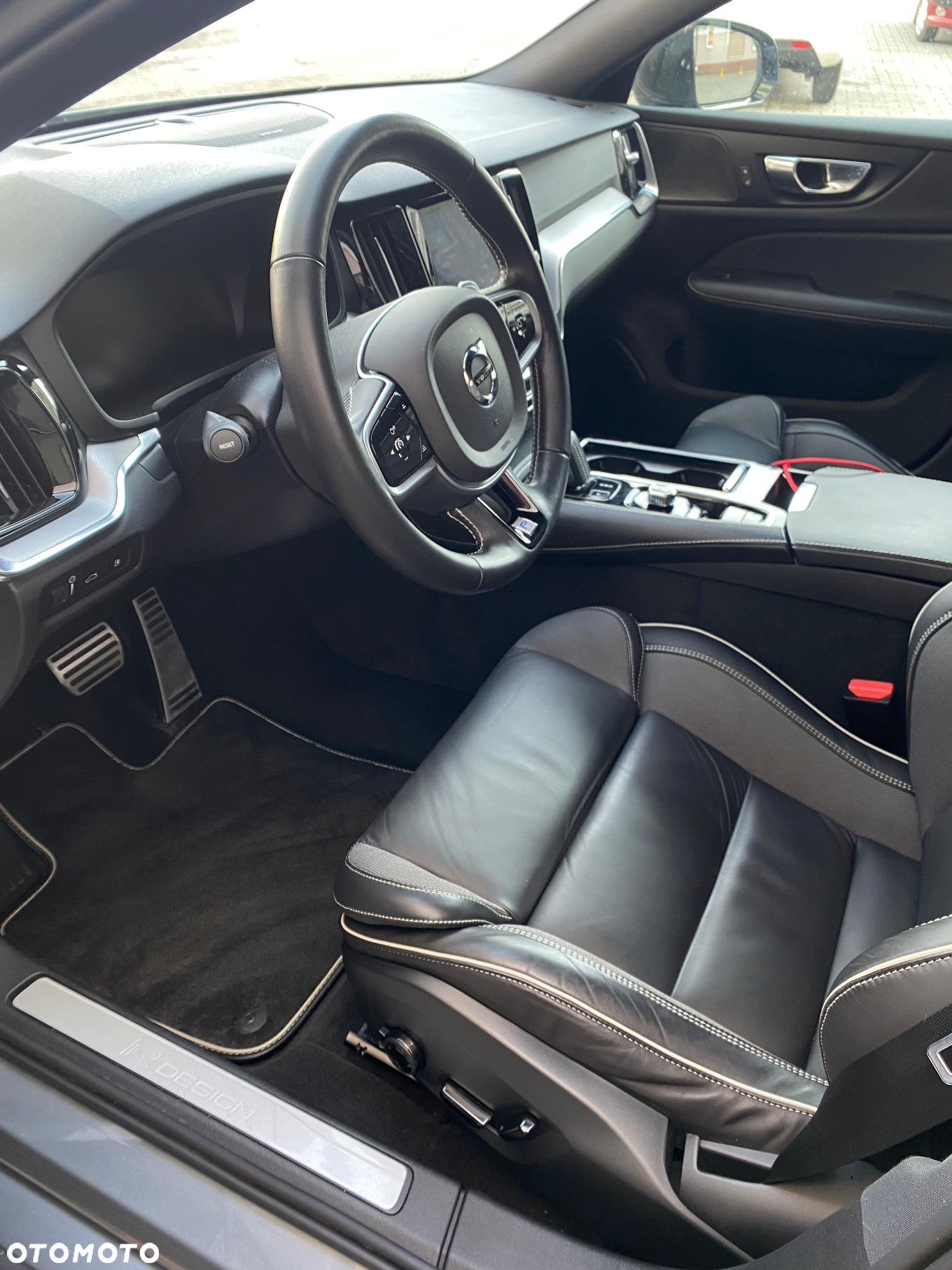 Volvo V60 T8 AWD Plug-In Hybrid R-Design - 16