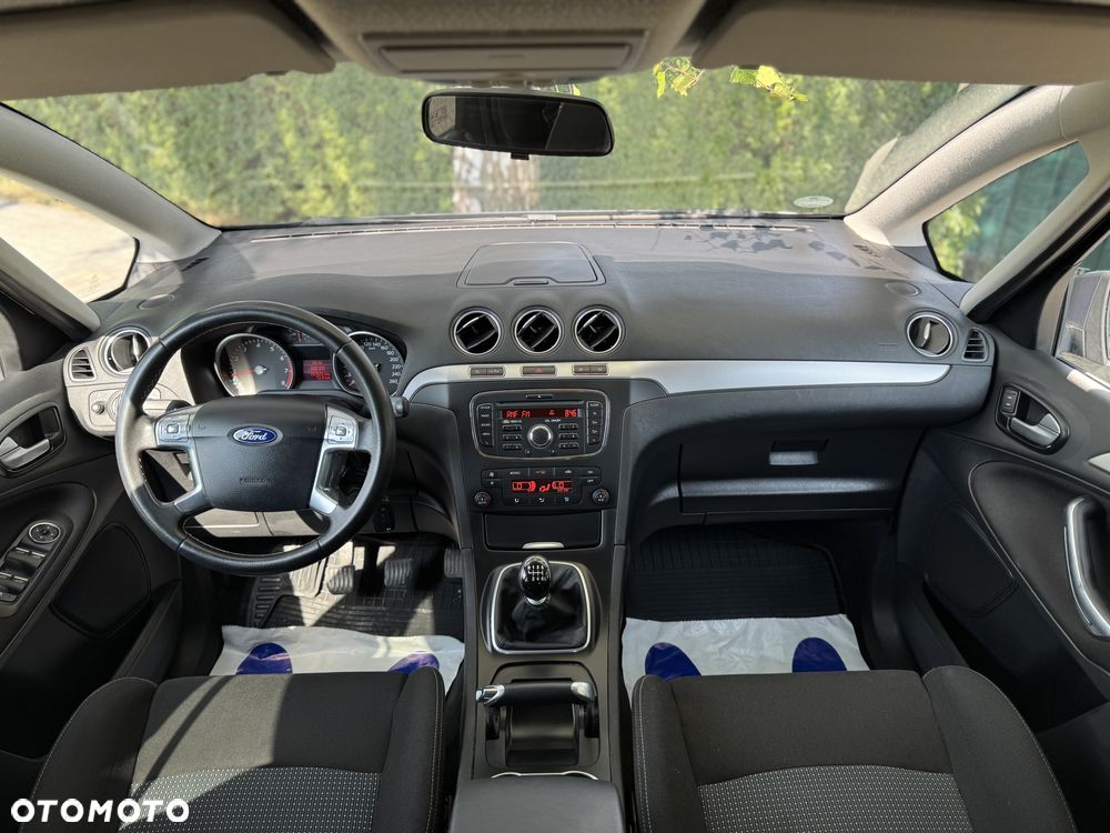 Ford S-Max - 13