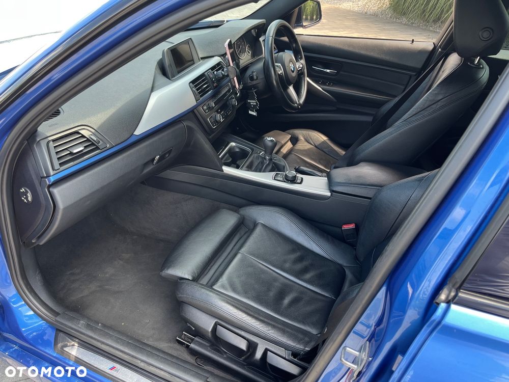 BMW Seria 3 328i M Sport - 11