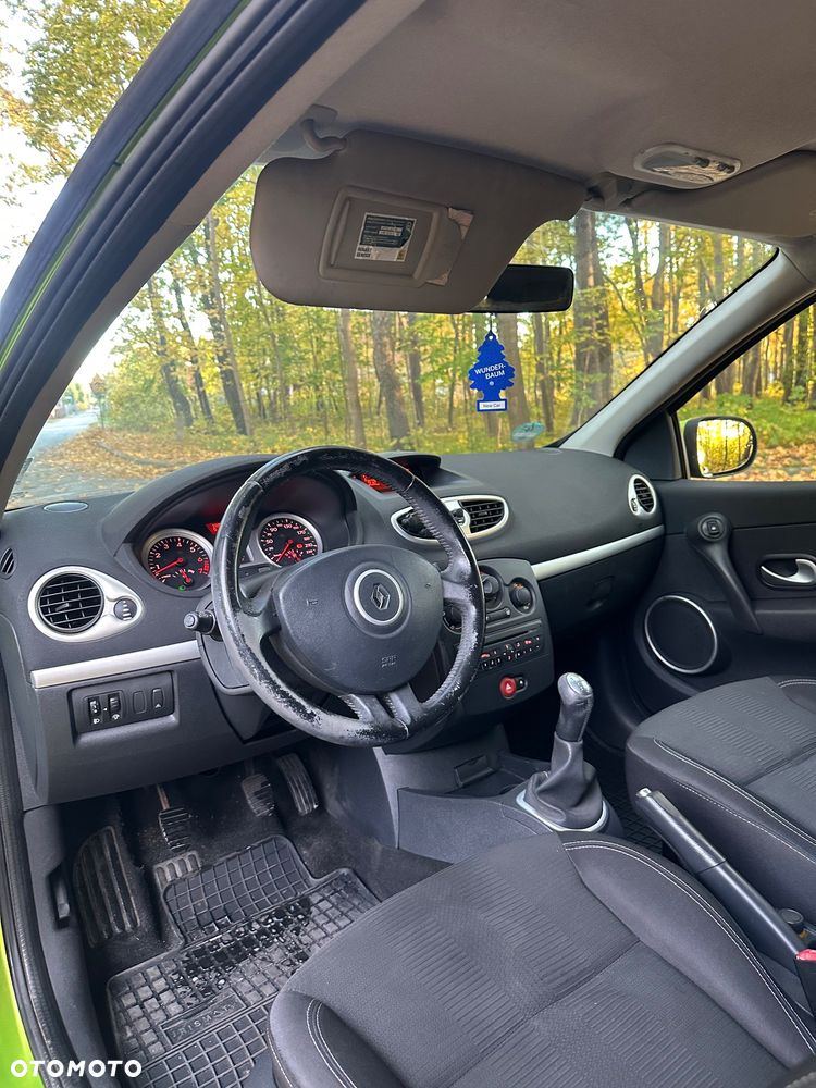 Renault Clio 2010 photo 3