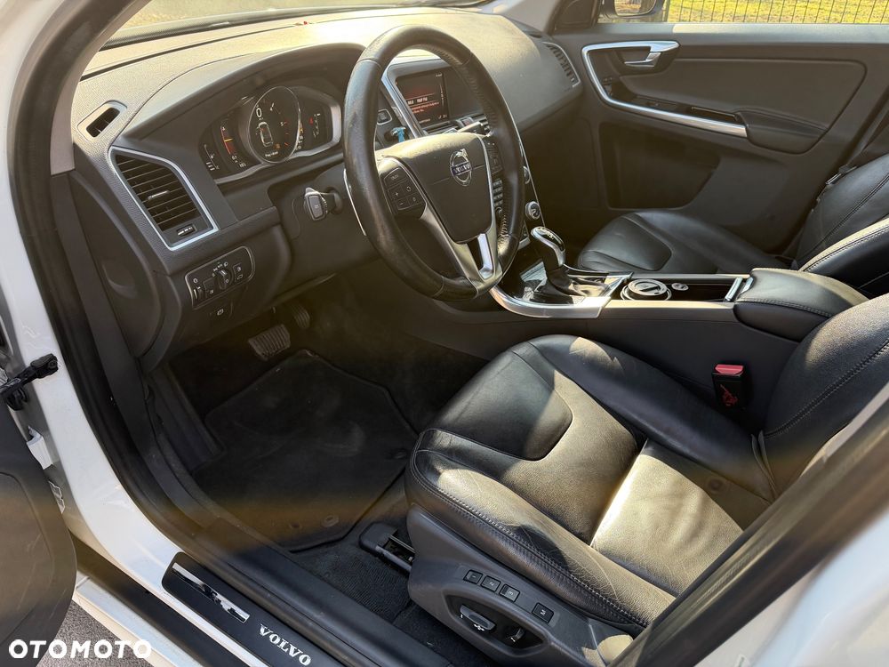Volvo XC 60 D4 AWD Momentum - 5