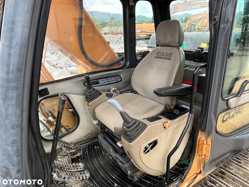 Case CX240 - 21