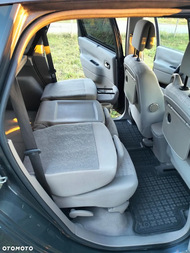 Renault Grand Scenic - 18