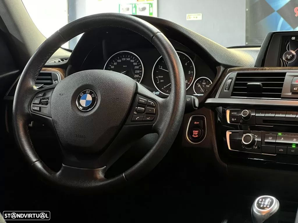 BMW 320 d Line Luxury Purity - 12