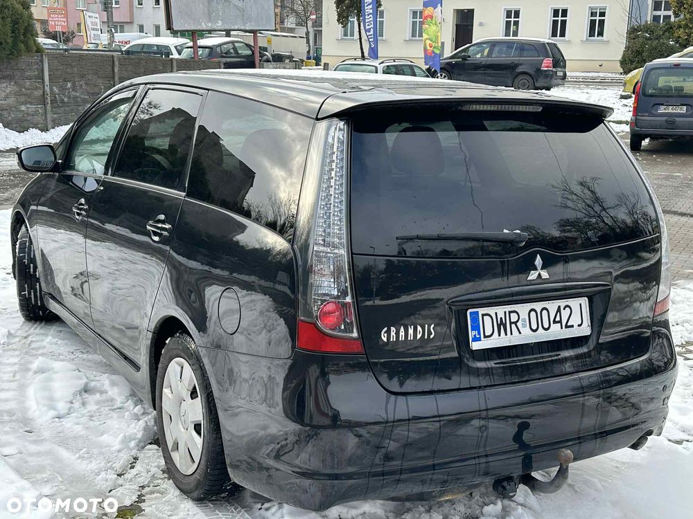 Mitsubishi Grandis - 2