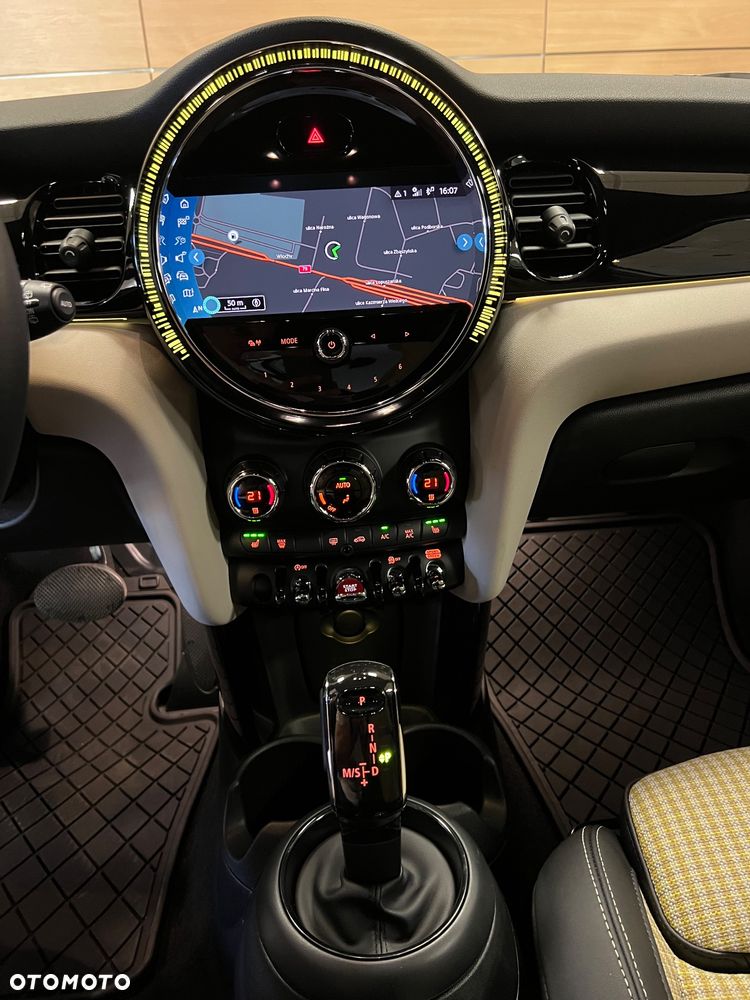 MINI Cooper Standard - 18