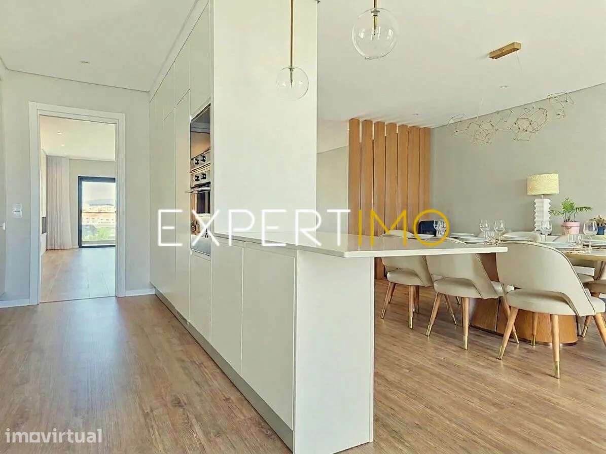 Apartamento T5 com Garagem Box - Centro de Portimão - Grande imagem: 3/32