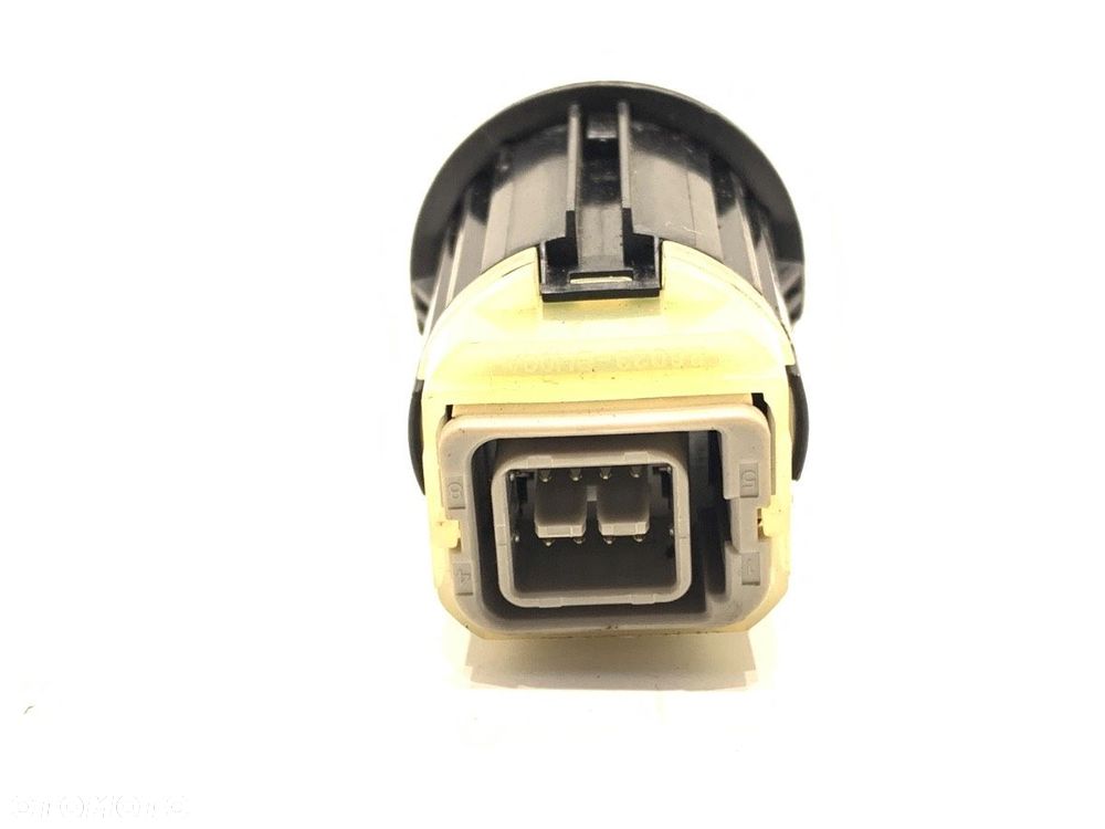 GNIAZDO USB  NISSAN JUKE (F15) 2010 - 2022 1.5 dCi 81 kW [110 KM] olej napędowy 2010 - 2022 - 2