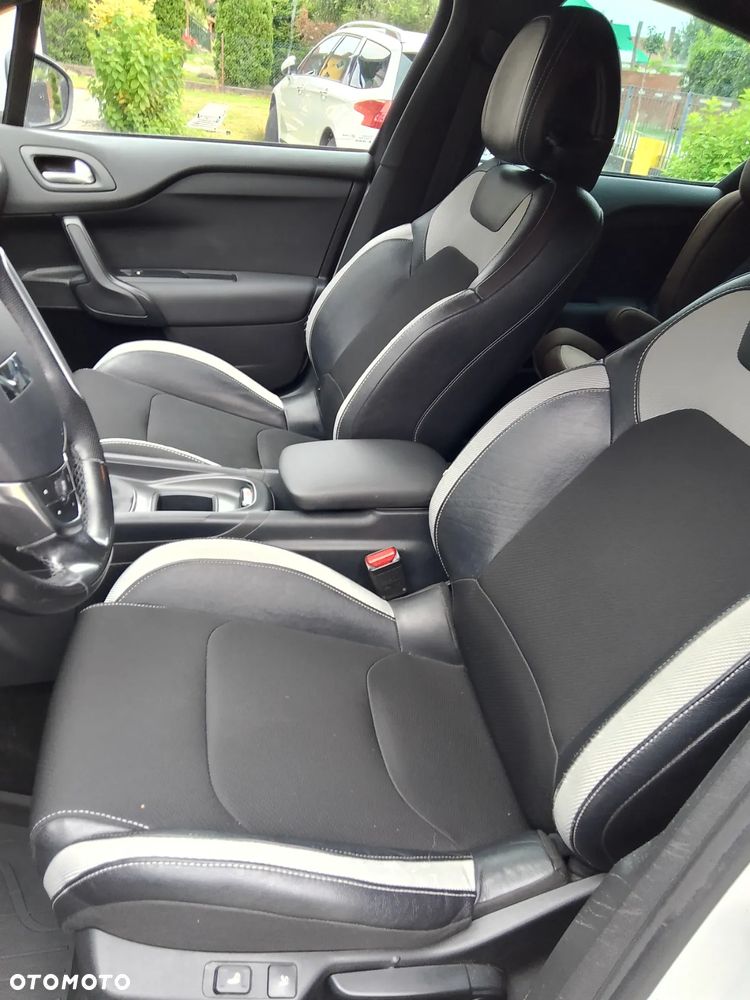 Citroën DS4 e-HDi 110 SoChic - 4