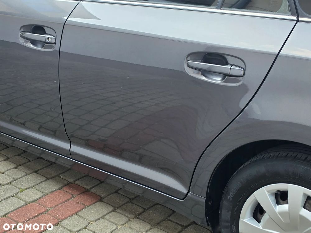 Toyota Avensis 2.0 D-4D - 22