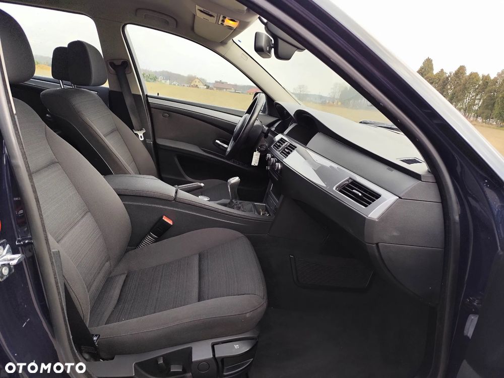BMW Seria 5 525d - 12