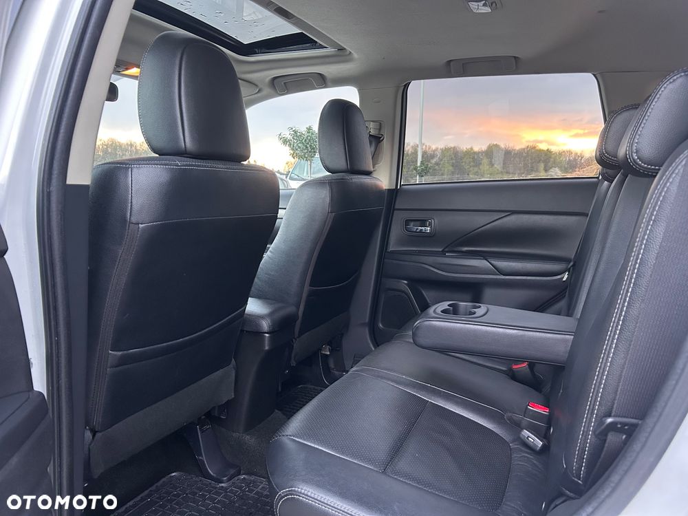 Mitsubishi Outlander 2.2 DI-D 4WD Diamant Edition - 10