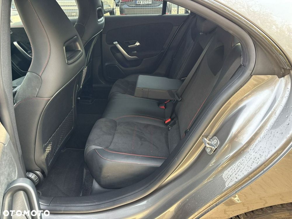 Mercedes-Benz CLA 200 7G-DCT AMG Line - 19