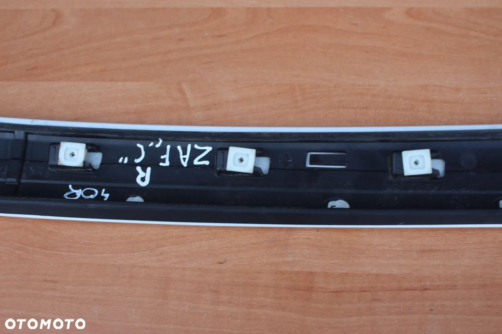 OBUDOWA OSŁONA ZEWNĘTRZNA SŁUPKA LISTWA PRAWA OPEL ZAFIRA C 40R 20971812 - 9