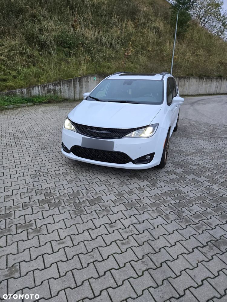 Chrysler Pacifica - 4