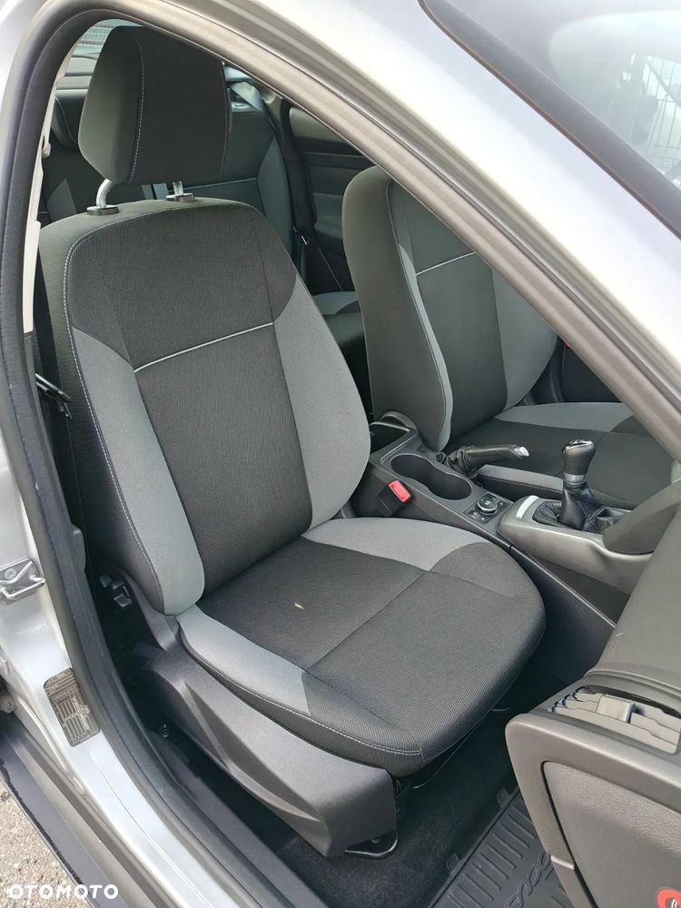Ford Focus 1.6 Ambiente - 17