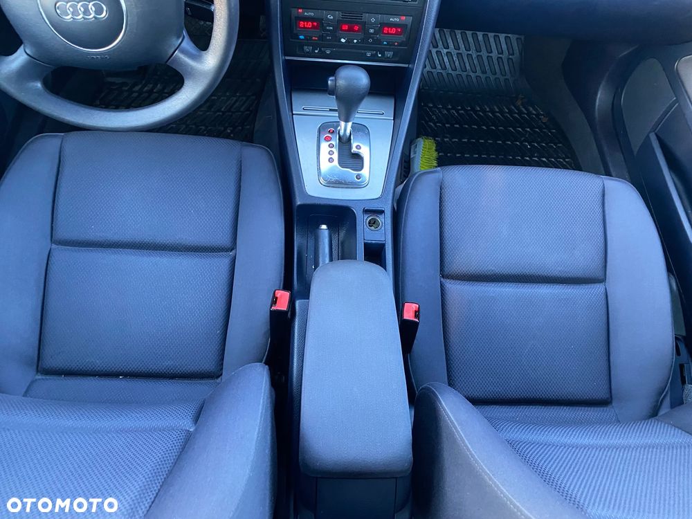 Audi A4 Limousine - 11