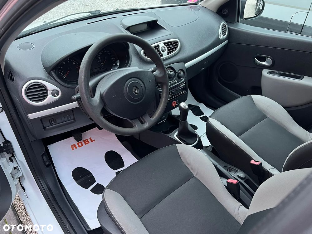 Renault Clio 1.2 16V 75 Collection - 12