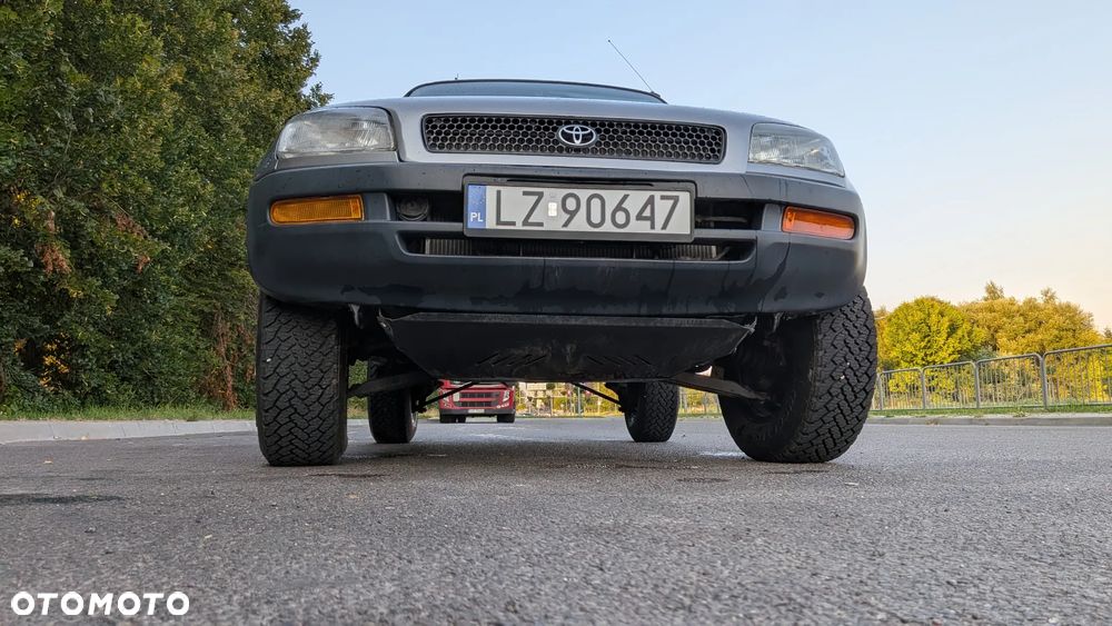 Toyota RAV4 2.0 - 17