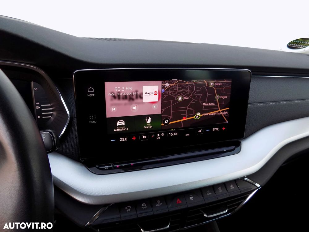 Skoda Octavia 2.0 TDI STYLE DSG - 25