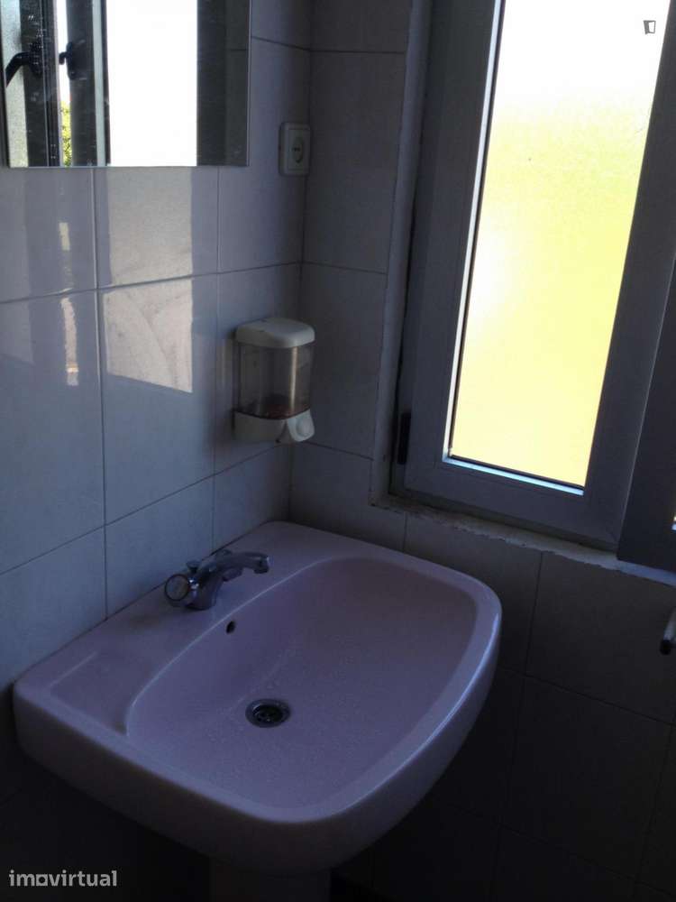 Quarto - localizado em Cedofeita Porto - Grande imagem: 4/32