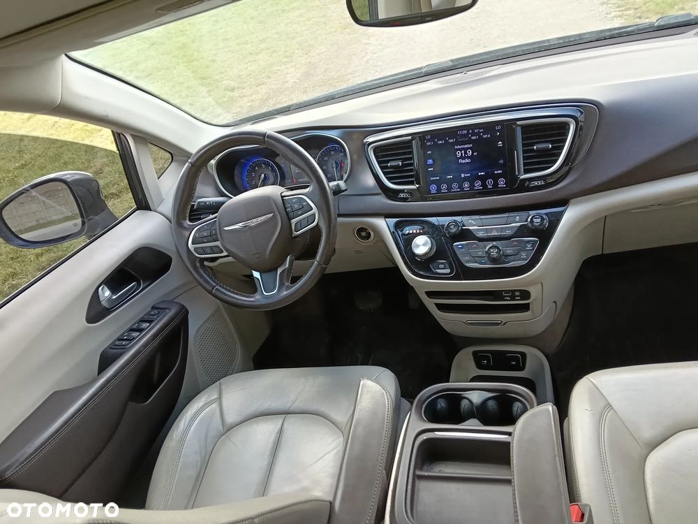 Chrysler Pacifica - 15