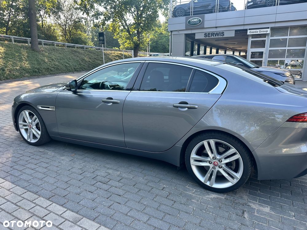 Jaguar XE 2.0 D180 R-Dynamic S - 4