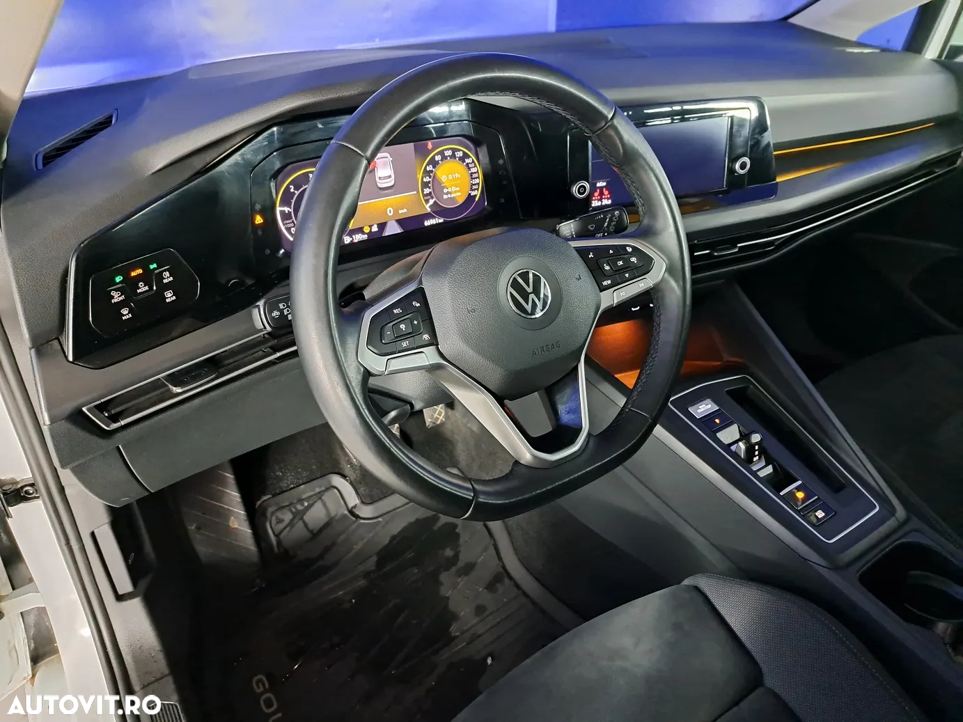 Volkswagen Golf - 10