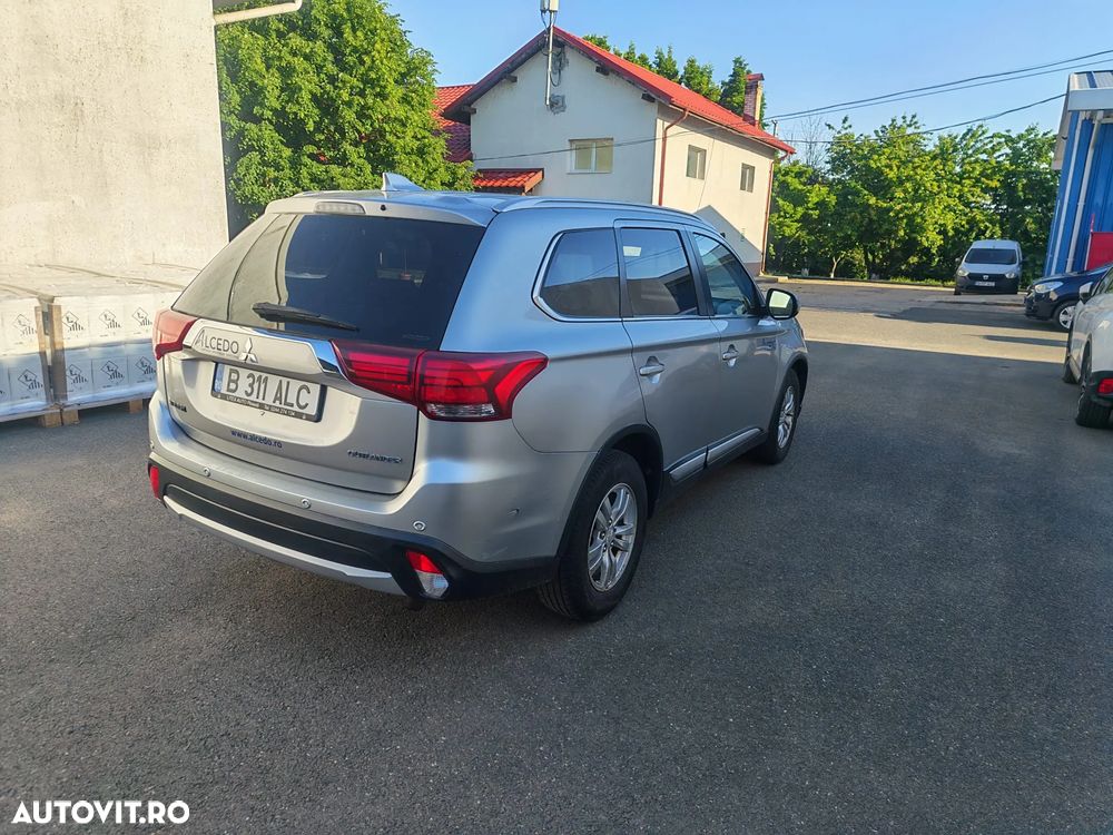 Mitsubishi Outlander 2.2 Litre DI-D AWD Intense Aut. - 3