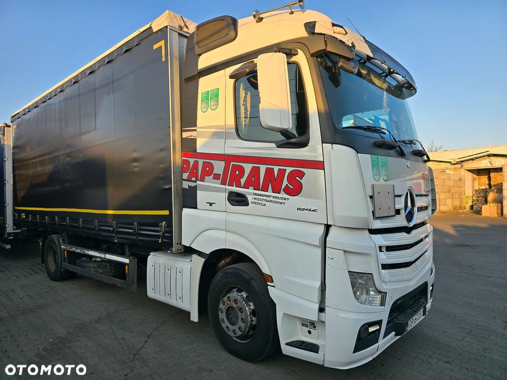 Mercedes-Benz 1842 - 3